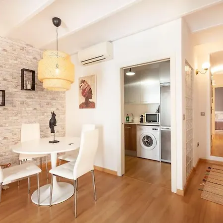 Beautiful In Abat Street By Batuecas Apartmán
